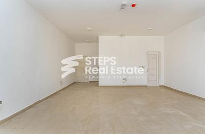 Warehouse - Studio - 7+ for rent in East Industrial Street - Birkat Al Awamer - Al Wakra