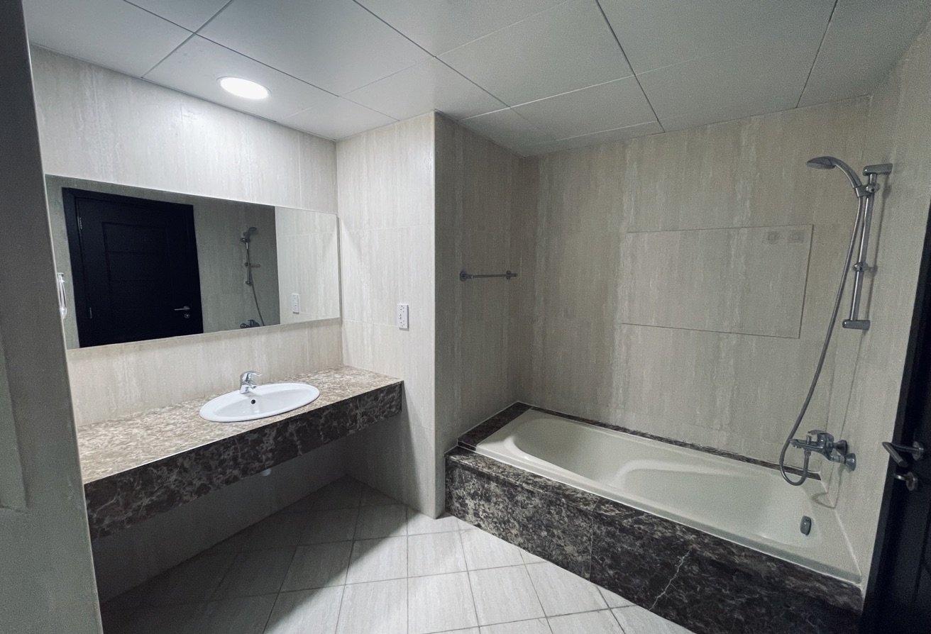 1BR Apartment | Porto Arabia | Furnished thumbnail 16