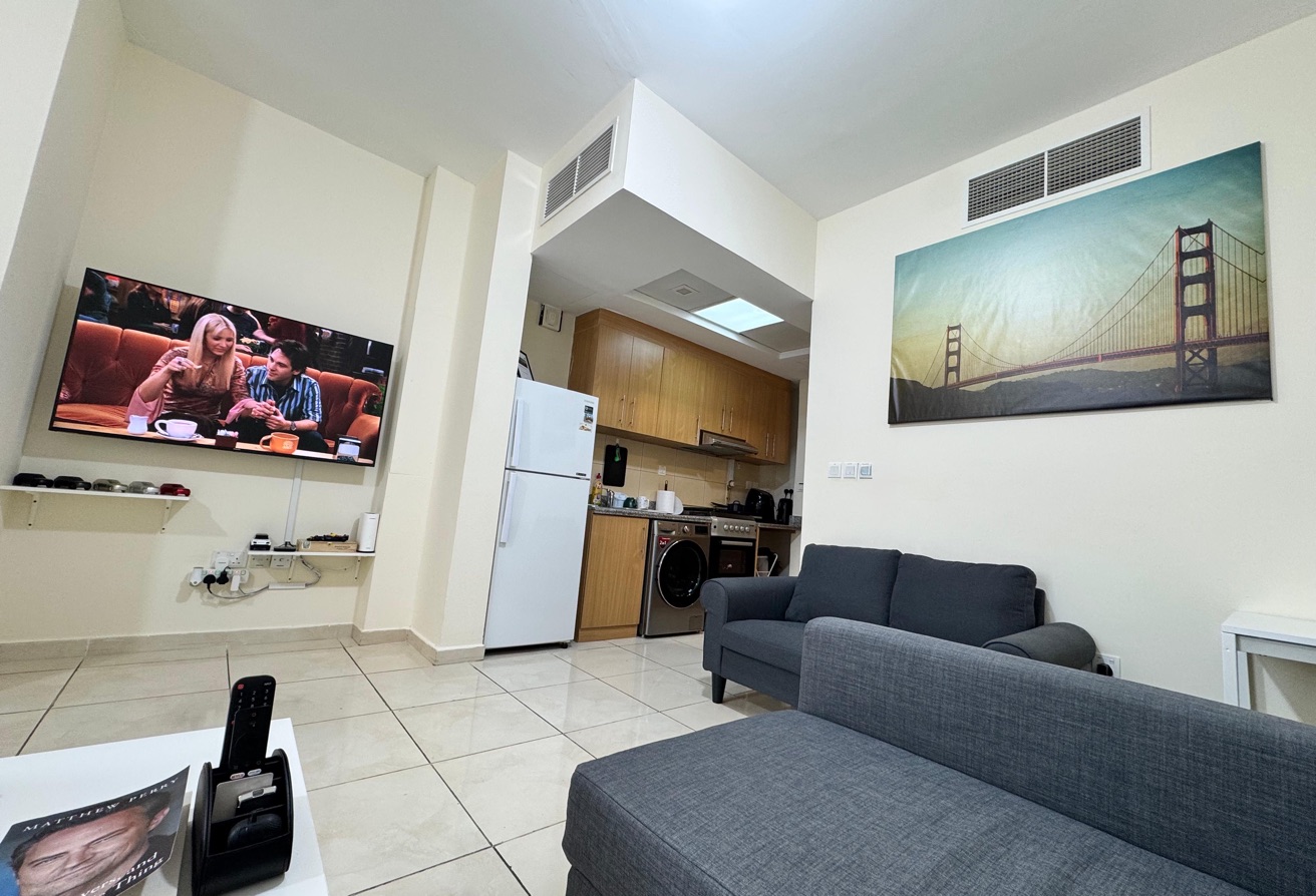 Studio Palermo Fox Hills Furnished Including Bills thumbnail 7