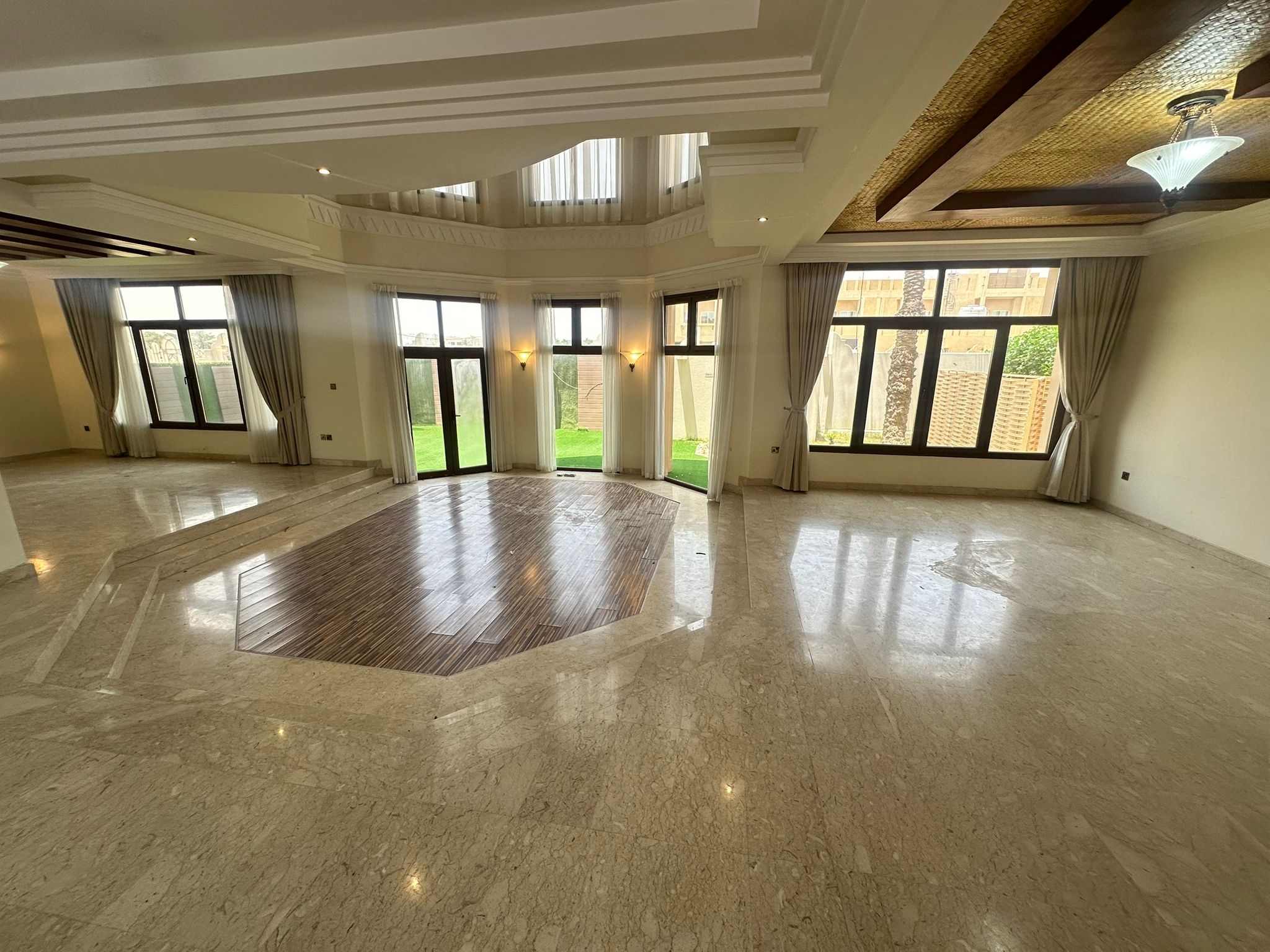 Luxurious 5BR Villa in West Bay Lagoon |