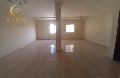 Apartment - 2 Bedrooms - 3 Bathrooms for rent in Umm Ghuwailina 4 - Umm Ghuwailina - Doha