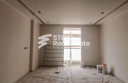 محل تجاري - استوديو - 1 حمام للبيع في مركز المدينة - مدينة قطر الترفيهية - الوسيل