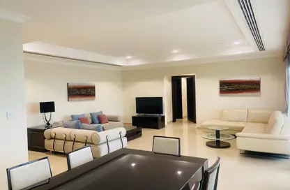 Apartment - 2 Bedrooms - 3 Bathrooms for rent in Porto Arabia - The Pearl Island - Doha