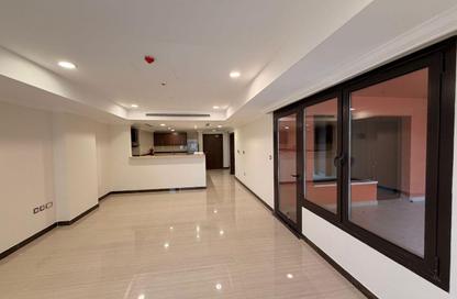 Apartment - 1 Bedroom - 2 Bathrooms for rent in West Porto Drive - Porto Arabia - The Pearl Island - Doha