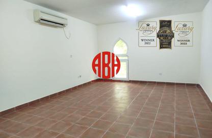 Apartment - 2 Bedrooms - 1 Bathroom for rent in Tadmur Street - Old Airport Road - Doha
