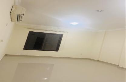 Apartment - 2 Bedrooms - 2 Bathrooms for rent in Old Salata - Salata - Doha