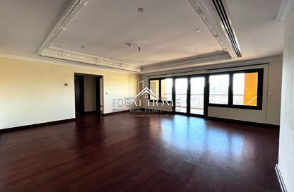 Apartment - 2 Bedrooms - 3 Bathrooms for rent in West Porto Drive - Porto Arabia - The Pearl Island - Doha