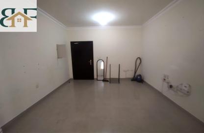Apartment - 1 Bedroom - 2 Bathrooms for rent in Umm Ghwailina Comm - Umm Ghuwalina - Umm Ghuwailina - Doha