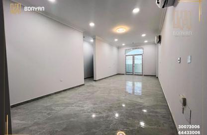 Apartment - 2 Bedrooms - 3 Bathrooms for rent in Umm Qarn - Al Daayen