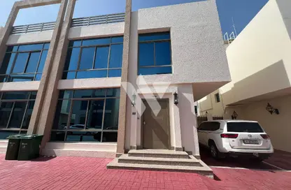 فيلا - 6 غرف نوم - 6 حمامات للايجار في الوكير - الوكير - الوكرة