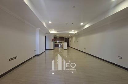 Apartment - 1 Bedroom - 2 Bathrooms for rent in East Porto Drive - Porto Arabia - The Pearl Island - Doha