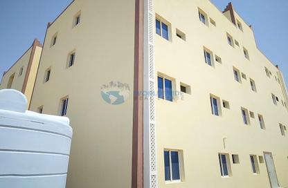 سكن عمال - استوديو - 8 حمامات للايجار في شارع الصناعية الشرقي - بركة العوامر - الوكرة