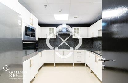 Apartment - 3 Bedrooms - 3 Bathrooms for rent in West Bay Tower - West Bay - West Bay - Doha