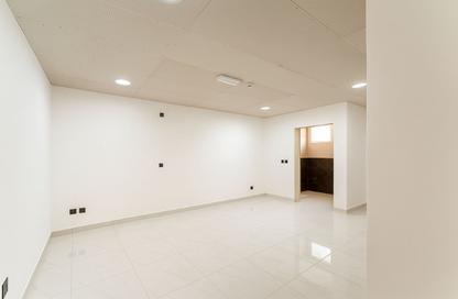 Warehouse - Studio - 1 Bathroom for rent in Birkat Al Awamer - Al Wakra