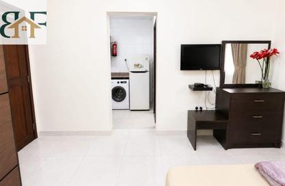 Apartment - Studio - 1 for rent in Umm Ghwailina Comm - Umm Ghuwalina - Umm Ghuwailina - Doha