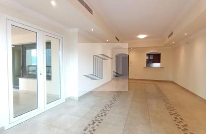 Apartment - 2 Bedrooms - 2 Bathrooms for rent in Tower 9 - Porto Arabia - The Pearl Island - Doha
