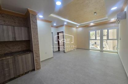 Apartment - 2 Bedrooms - 1 Bathroom for rent in Umm Ghwailina Comm - Umm Ghuwalina - Umm Ghuwailina - Doha