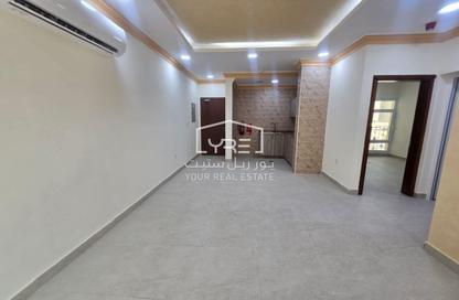 Apartment - 2 Bedrooms - 1 Bathroom for rent in Umm Ghwailina Comm - Umm Ghuwalina - Umm Ghuwailina - Doha