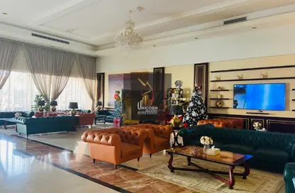 مجمع سكني - 4 غرف نوم - 5 حمامات للايجار في واي فيلدج - ابو سدرة - الريان - الدوحة