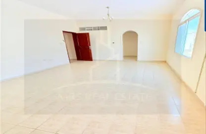 فيلا - 4 غرف نوم - 3 حمامات للايجار في شقق مساكن المطار القديم - طريق المطار القديم - الدوحة