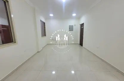 Apartment - 2 Bedrooms - 2 Bathrooms for rent in Umm Ghuwalina - Umm Ghuwailina - Doha