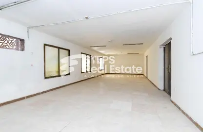 سكن عمال - استوديو - 8 حمامات للايجار في شارع الصناعية الشرقي - بركة العوامر - الوكرة