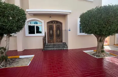 مجمع سكني - 4 غرف نوم - 3 حمامات للايجار في فلل عين خالد - عين خالد - الدوحة