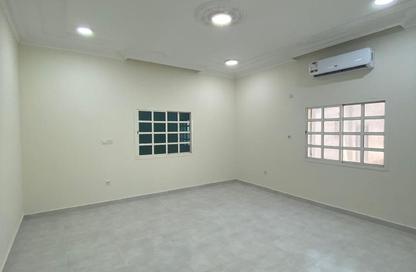 Apartment - Studio - 1 Bathroom for rent in Al Dafna - Doha