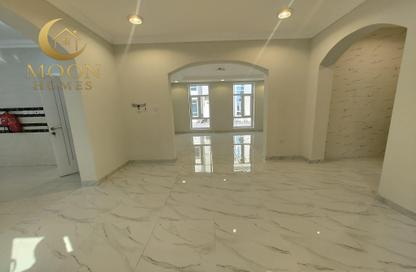 Compound - 4 Bedrooms - 4 Bathrooms for rent in Muraikh - AlMuraikh - Doha