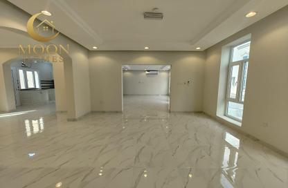 Compound - 4 Bedrooms - 4 Bathrooms for rent in Muraikh - AlMuraikh - Doha