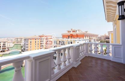 Apartment - 2 Bedrooms - 3 Bathrooms for rent in Carnaval - Qanat Quartier - The Pearl Island - Doha