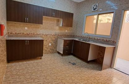 مجمع سكني - 5 غرف نوم - 4 حمامات للايجار في سوق الغرافة - الغرافة - الدوحة