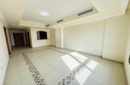 Apartment - 2 Bedrooms - 2 Bathrooms for rent in Jumanah Tower 29 - Porto Arabia - The Pearl Island - Doha