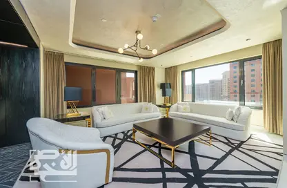 Apartment - 3 Bedrooms - 3 Bathrooms for rent in Tower 12 - Porto Arabia - The Pearl Island - Doha