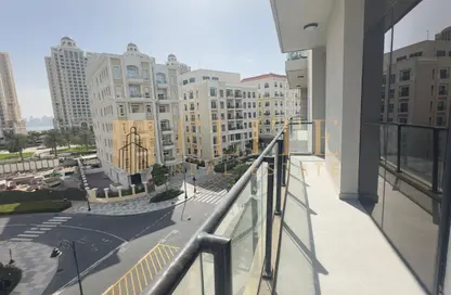 Apartment - 2 Bedrooms - 3 Bathrooms for rent in The Garden - Floresta Gardens - The Pearl Island - Doha