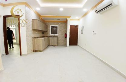 Apartment - 2 Bedrooms - 2 Bathrooms for rent in Umm Ghuwailina 4 - Umm Ghuwailina - Doha