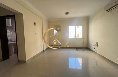 Apartment - 2 Bedrooms - 2 Bathrooms for rent in Bin Omran 35 - Fereej Bin Omran - Doha