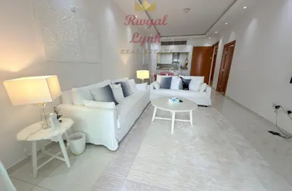 Apartment - 2 Bedrooms - 3 Bathrooms for rent in Viva West - Viva Bahriyah - The Pearl Island - Doha