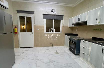Villa - 5 Bedrooms - 5 Bathrooms for rent in Izghawa - Izghawa - Doha