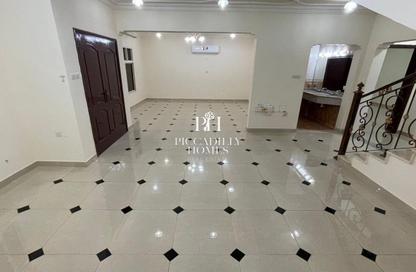 Villa - 5 Bedrooms - 5 Bathrooms for rent in Izghawa - Izghawa - Doha
