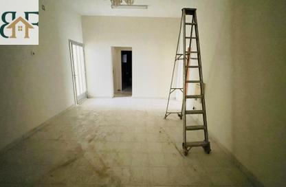 Apartment - 3 Bedrooms - 3 Bathrooms for rent in Muntazah 70 - Al Muntazah - Doha
