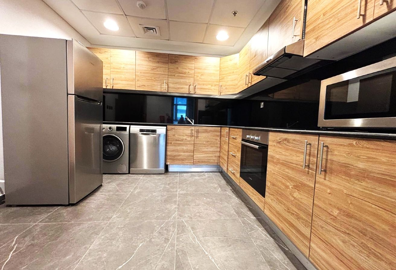 FURNISHED 2 BHK + MAID + BALCONY |MODERN AMENITIES - apartment in West Bay