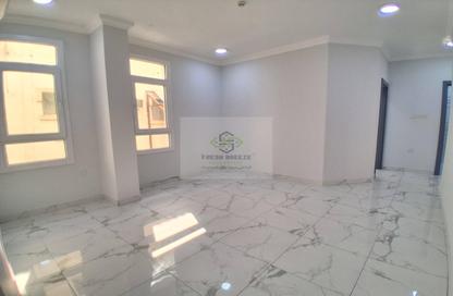 Apartment - 3 Bedrooms - 2 Bathrooms for rent in Umm Ghuwailina 4 - Umm Ghuwailina - Doha