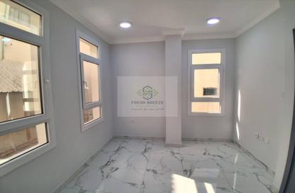 Apartment - 3 Bedrooms - 2 Bathrooms for rent in Umm Ghuwailina 4 - Umm Ghuwailina - Doha