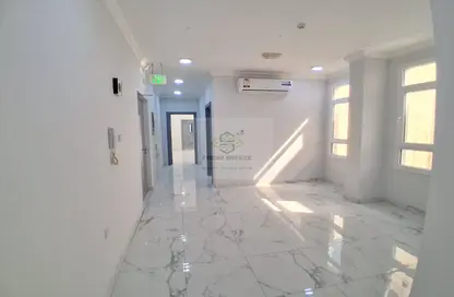 Apartment - 3 Bedrooms - 2 Bathrooms for rent in Umm Ghuwailina 4 - Umm Ghuwailina - Doha