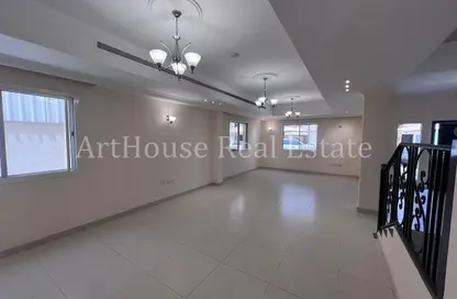 فيلا - 3 غرف نوم - 3 حمامات للايجار في سوق الغرافة - الغرافة - الدوحة