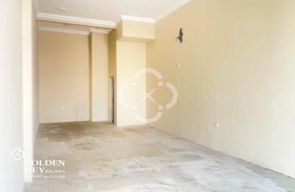 Shop - Studio - 1 for rent in Madinat Khalifa South - Madinat Khalifa - Doha