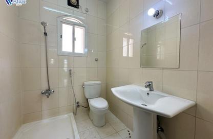 Apartment - 5 Bedrooms - 2 Bathrooms for rent in Umm Al Seneem Street - Ain Khaled - Doha Apartment - 5 Bedrooms - 2 Bathrooms for rent in Umm Al Seneem Street - Ain Khaled - Doha