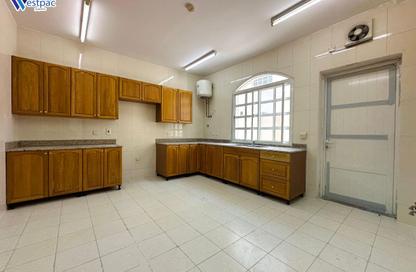 Apartment - 5 Bedrooms - 2 Bathrooms for rent in Umm Al Seneem Street - Ain Khaled - Doha Apartment - 5 Bedrooms - 2 Bathrooms for rent in Umm Al Seneem Street - Ain Khaled - Doha