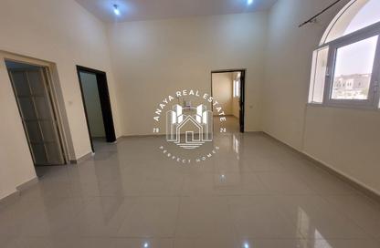 Villa - 2 Bedrooms - 1 Bathroom for rent in Umm Al Seneem Street - Ain Khaled - Doha